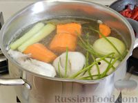 Фото приготовления рецепта: Красный борщ с курицей, фасолью и черносливом - шаг №14
