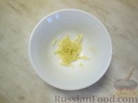 Фото приготовления рецепта: Свекольный салат с морской капустой и черносливом - шаг №6