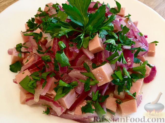 Простой салат с колбасой - основные принципы приготовления