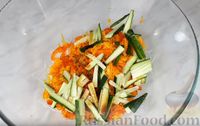 Фото приготовления рецепта: Салат из фунчозы с овощами - шаг №7