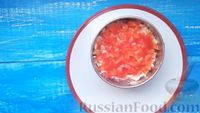 Фото приготовления рецепта: Салат "Коралловый риф" с крабовыми палочками и сладким перцем - шаг №10