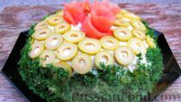 Фото к рецепту: Слоёный салат с форелью и апельсином