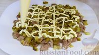 Фото приготовления рецепта: Слоёный салат "Бусы на снегу" с говядиной - шаг №7