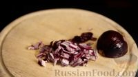 Фото приготовления рецепта: Слоёный салат с сельдью и сметаной - шаг №2