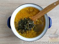 Фото приготовления рецепта: Суп с морской капустой и крабовыми палочками - шаг №6