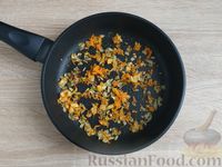Фото приготовления рецепта: Суп с морской капустой и крабовыми палочками - шаг №4