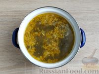 Фото приготовления рецепта: Суп с морской капустой и крабовыми палочками - шаг №7