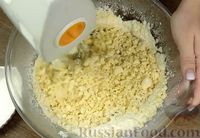 Фото приготовления рецепта: Песочное печенье с отварным яичным белком - шаг №4