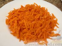 Фото приготовления рецепта: Витаминный салат из моркови, яблок, фиников и орехов - шаг №3