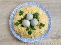 Фото приготовления рецепта: Салат "Птичье гнездо" с говядиной и солёными огурцами - шаг №11