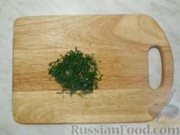 Фото приготовления рецепта: Картофельный салат с маринованными грибами и горошком - шаг №4