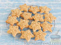 Фото приготовления рецепта: Медовое печенье с орехами - шаг №10