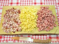 Фото приготовления рецепта: Творожные булочки с сыром, колбасой и беконом - шаг №4