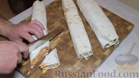 Фото приготовления рецепта: Рулетики из лаваша (три варианта: с колбасой, шпротами и крабовыми палочками) - шаг №22
