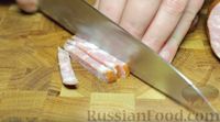 Фото приготовления рецепта: Рулетики из лаваша (три варианта: с колбасой, шпротами и крабовыми палочками) - шаг №17