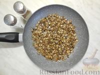 Фото приготовления рецепта: Картофельный суп-пюре с грибами - шаг №11