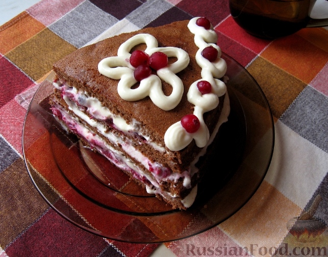 Черемуховый торт с брусникой и ягодным смузи