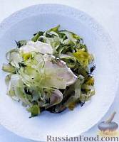 Фото к рецепту: Салат из сельдерея и козьего сыра