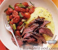 Фото к рецепту: Говядина с жареными помидорами, полентой и бальзамическим уксусом