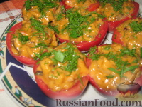 Фото приготовления рецепта: Салат с фасолью, ветчиной, сыром и сухариками - шаг №4