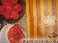 Фото приготовления рецепта: Рис с луком и томатной пастой - шаг №3