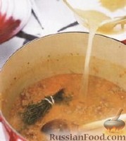 Фото приготовления рецепта: Суп из консервированной скумбрии с картофелем и рисом - шаг №8