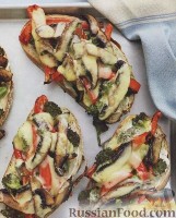 Фото к рецепту: Бутерброды с грибами, брокколи и красным перцем
