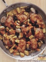 Фото к рецепту: Курица с пастернаком и сухофруктами