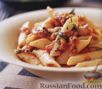 Фото к рецепту: Пенне с томатным соусом и базиликом