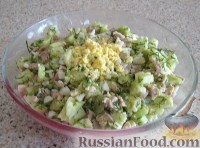 Фото к рецепту: Салат с печенью трески и сельдереем