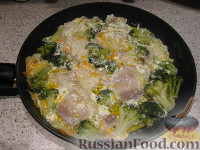 Фото приготовления рецепта: Пангасиус с овощами - шаг №8