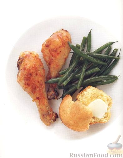 Рецепт Жареные куриные голени с бланшированной стручковой фасолью и маффинами