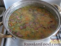 Фото приготовления рецепта: Суп гороховый с копченостями - шаг №10