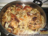 Фото приготовления рецепта: Армянское блюдо "Хохо" (гусь тушеный с гранатом) - шаг №5
