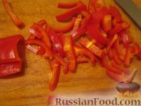 Фото приготовления рецепта: Салат из фасоли по-болгарски - шаг №4