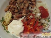 Фото приготовления рецепта: Салат из фасоли по-болгарски - шаг №6
