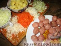 Фото приготовления рецепта: Суп с куриными фрикадельками и кольраби - шаг №2