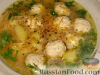 Фото приготовления рецепта: Суп с куриными фрикадельками и кольраби - шаг №6