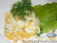 Фото приготовления рецепта: Салат с ананасом и кальмарами "Тропическая фантазия" - шаг №9