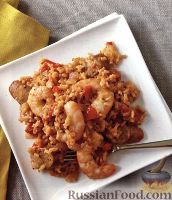Фото к рецепту: Рис с креветками, домашней колбасой и овощами