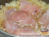 Фото приготовления рецепта: Гуляш из курицы по-мадьярски - шаг №5