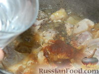 Фото приготовления рецепта: Гуляш из курицы по-мадьярски - шаг №7