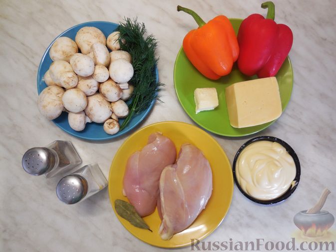 Салат с болгарским перцем, курицей и шампиньонами