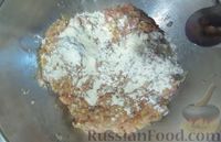 Фото приготовления рецепта: Мясной закусочный торт с грибами и маринованными огурцами - шаг №3