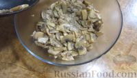 Фото приготовления рецепта: Мясной закусочный торт с грибами и маринованными огурцами - шаг №9