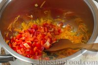 Фото приготовления рецепта: Овощной салат с оливками, сухариками и заправкой из икры минтая - шаг №3
