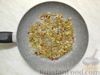Фото приготовления рецепта: Чечевичный суп с фрикадельками и рисом - шаг №12
