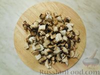 Фото приготовления рецепта: Паста со шпинатно-грибным соусом - шаг №3