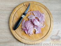 Фото приготовления рецепта: Салат с крабовыми палочками, овощами и сыром - шаг №2