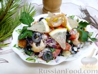 Фото приготовления рецепта: Рыбный салат с креветками и сухариками - шаг №10